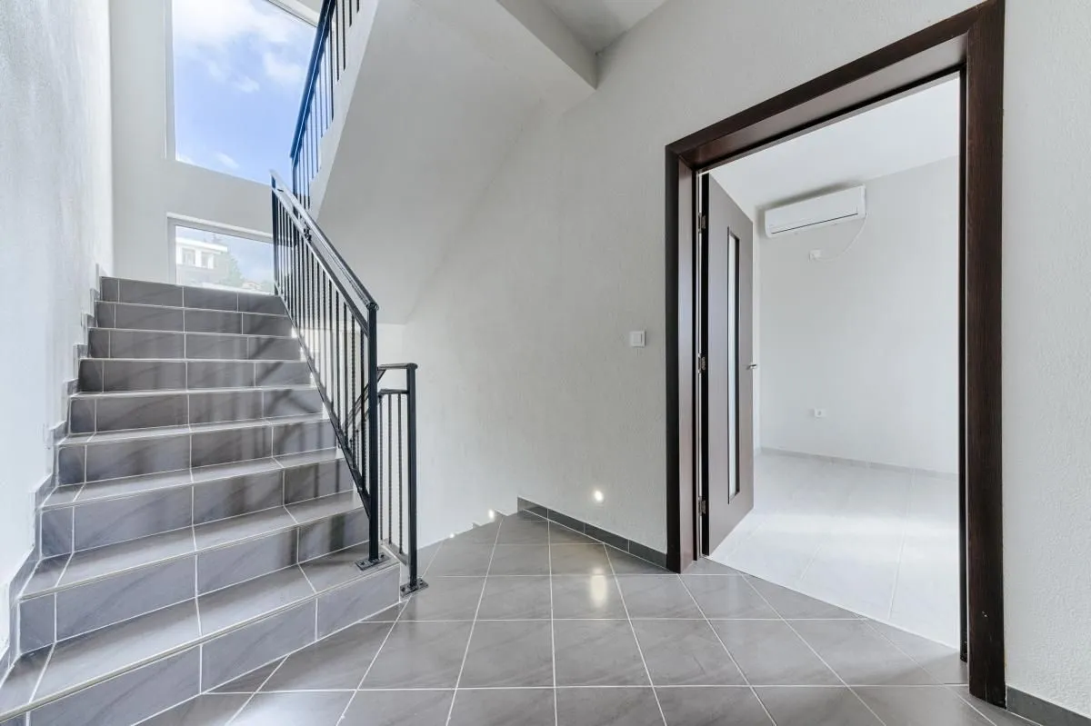 Sale, house, 250m², Utjeha, Bar