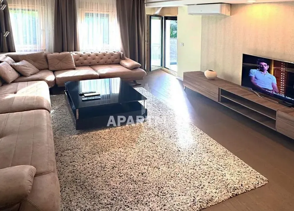 Izdavanje, dvosoban stan, 72m², Vračar Hram, Vračar Sve Podlokacije