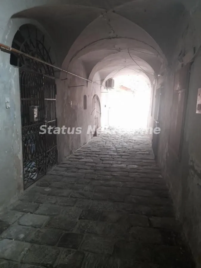 Prodaja, četvorosoban stan, 188m², Petrovaradin, Novi Sad