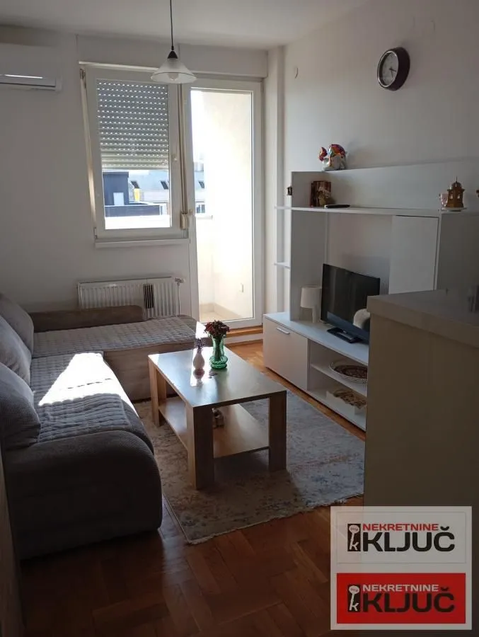 Izdavanje, garsonjera, 25m², Bulevar Evrope, Novi Sad Sve Podlokacije