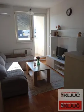Izdavanje, garsonjera, 25m², Bulevar Evrope, Novi Sad Sve Podlokacije - image 6