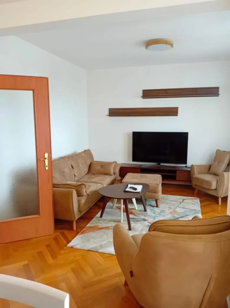 Prodaja, dvosoban stan, 76m², Centar, Bar