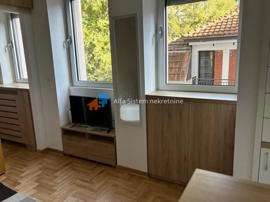 Izdavanje, stan, 40m², Stari Grad, Beograd