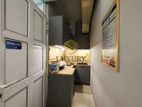 Izdavanje, poslovni prostor, 150m², Centar, Podgorica - image 4