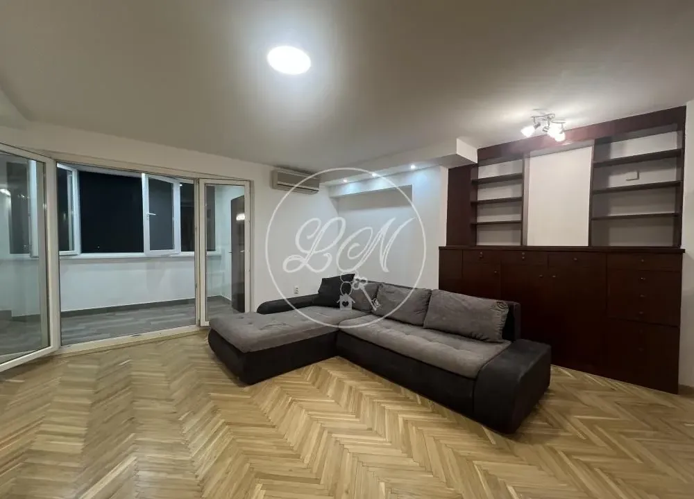 Izdavanje, trosoban stan, 51m², Zemun Centar, Zemun Sve Podlokacije