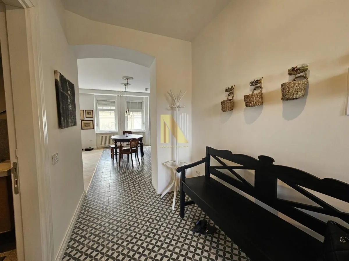 Izdavanje, trosoban stan, 110m², Centar, Novi Sad