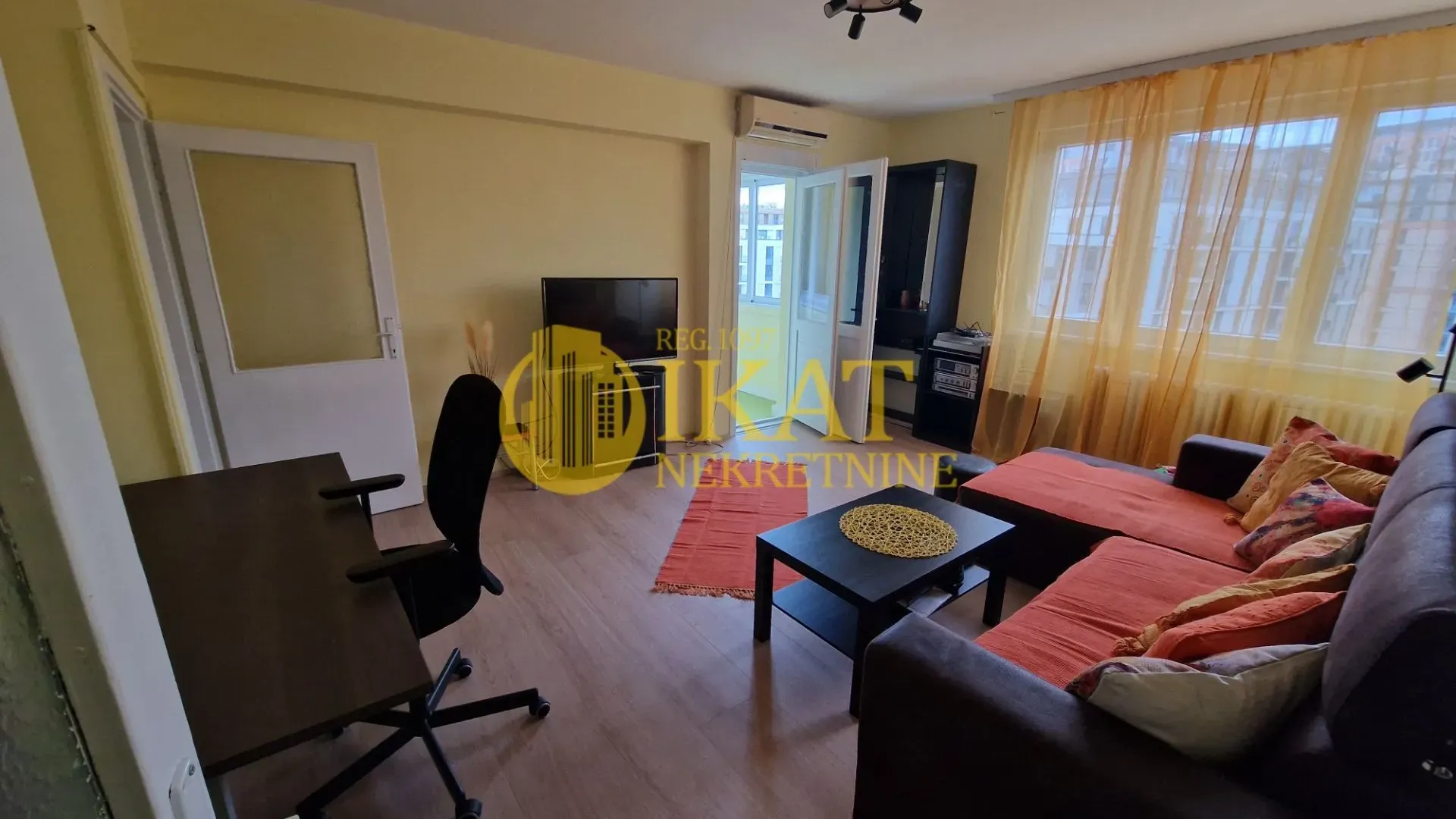 Izdavanje, trosoban stan, 72m², Savski Trg, Beograd
