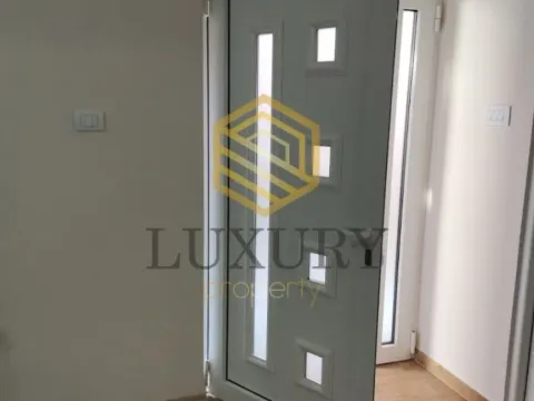 Izdavanje, kuća, 50m², Stari Aerodrom, Podgorica - image 2