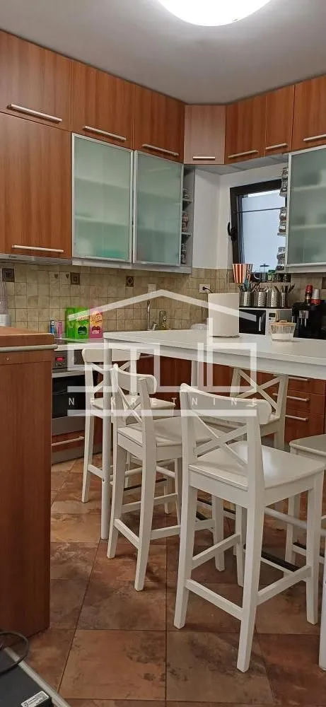 Izdavanje, četvorosoban stan, 204m², Vračar Sve Podlokacije, Beograd