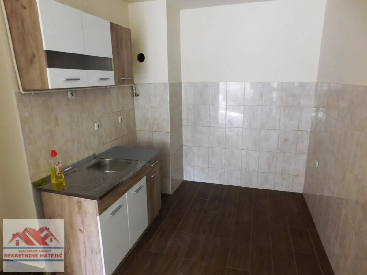 Izdavanje, trosoban stan, 71m², Vašarište, Kragujevac