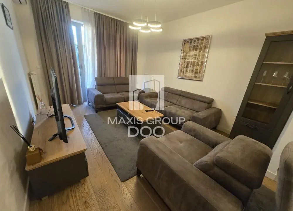 Izdavanje, trosoban stan, 80m², Savski Venac, Beograd