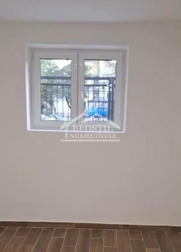 Prodaja, trosoban stan, 32m², Zemun Sve Podlokacije, Beograd