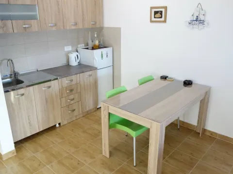 Daily-rent, studio apartment, 40m², Pržno, Budva - image 6