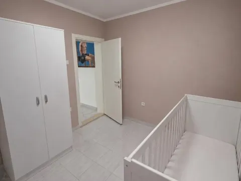 Izdavanje, trosoban stan, 125m², Malo Brdo, Podgorica - image 11