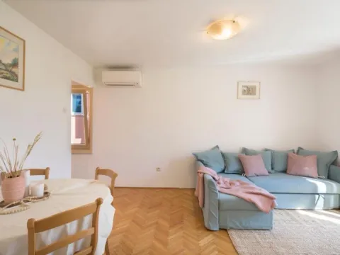 Izdavanje, jednosoban stan, 55m², Centar, Budva - image 12