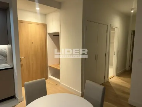 Izdavanje, trosoban stan, 86m², Savski Venac, Beograd - image 13