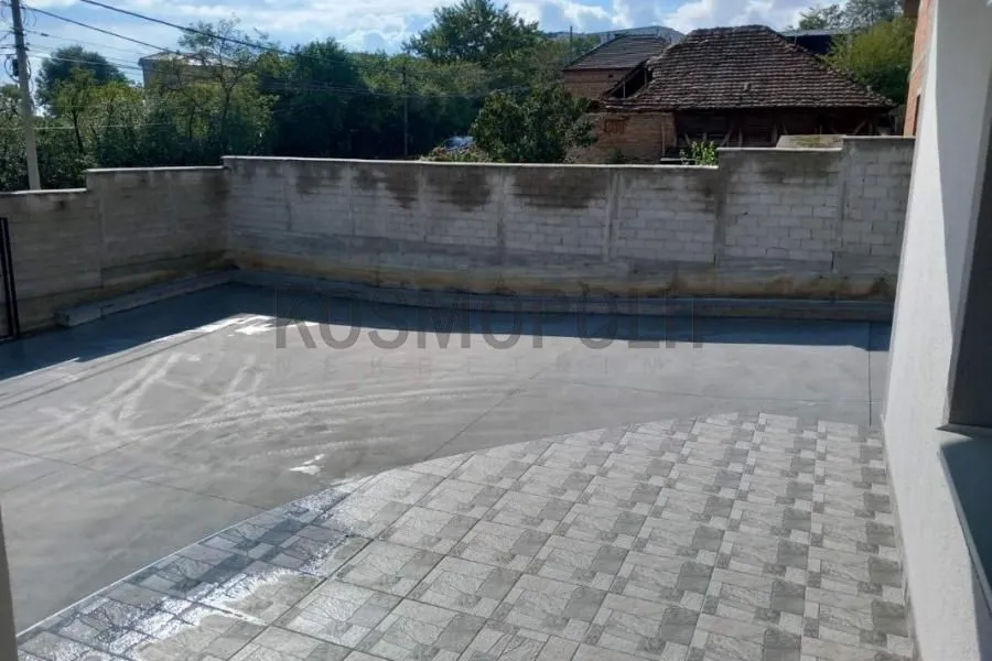 Izdavanje, kuća, 250m², Mali Mokri Lug, Zvezdara Sve Podlokacije