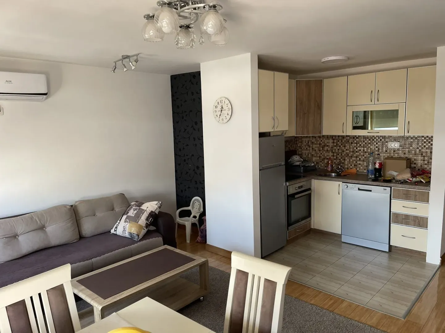 Izdavanje, dvosoban stan, 85m², Pobrežje, Podgorica