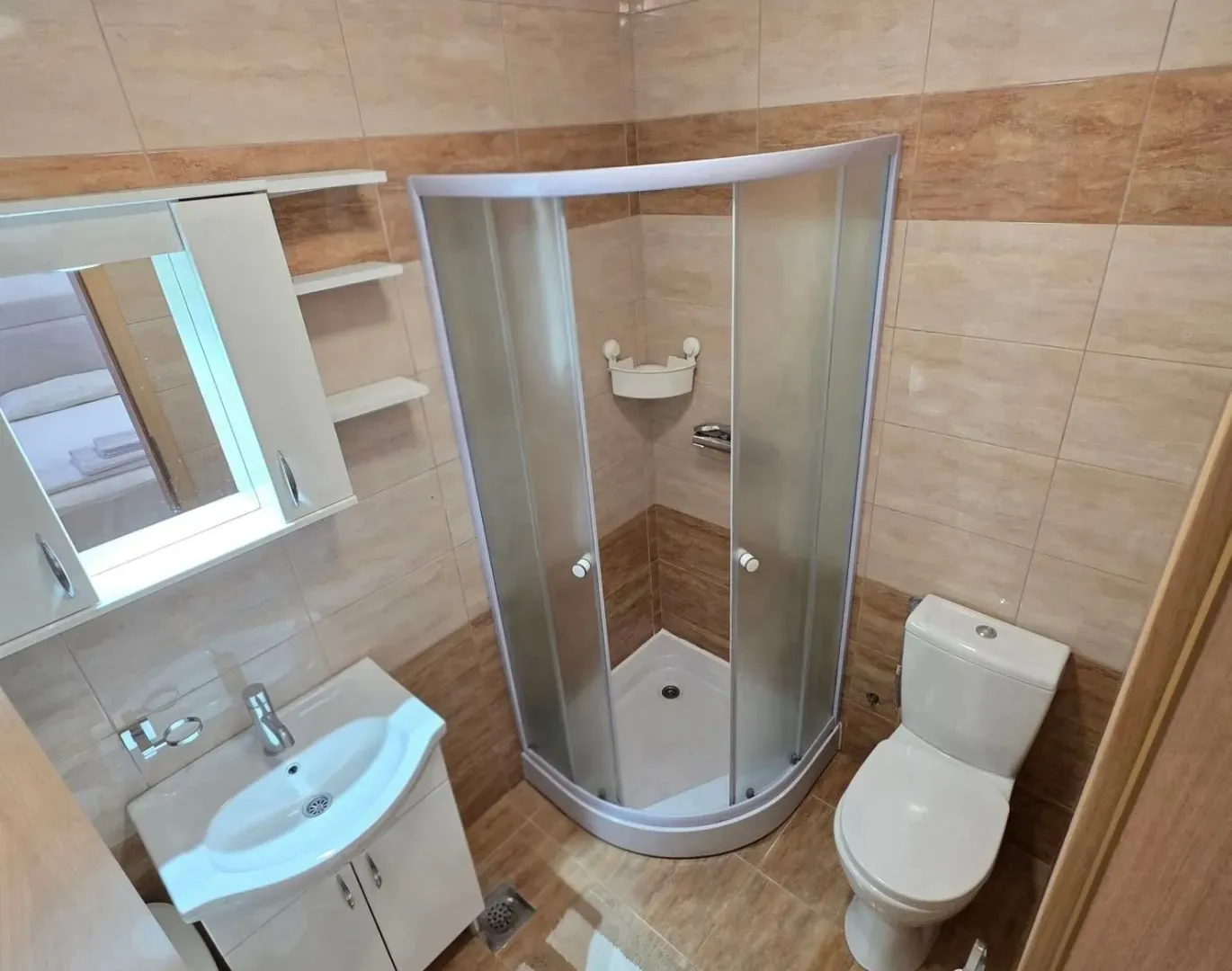 Izdavanje, dvosoban stan, 60m², Budva okolina, Budva