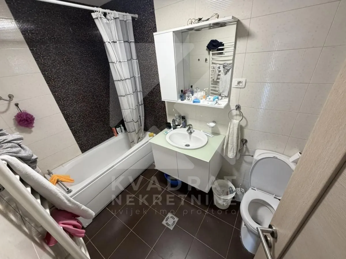Rent, house, 220m², Tološi, Podgorica