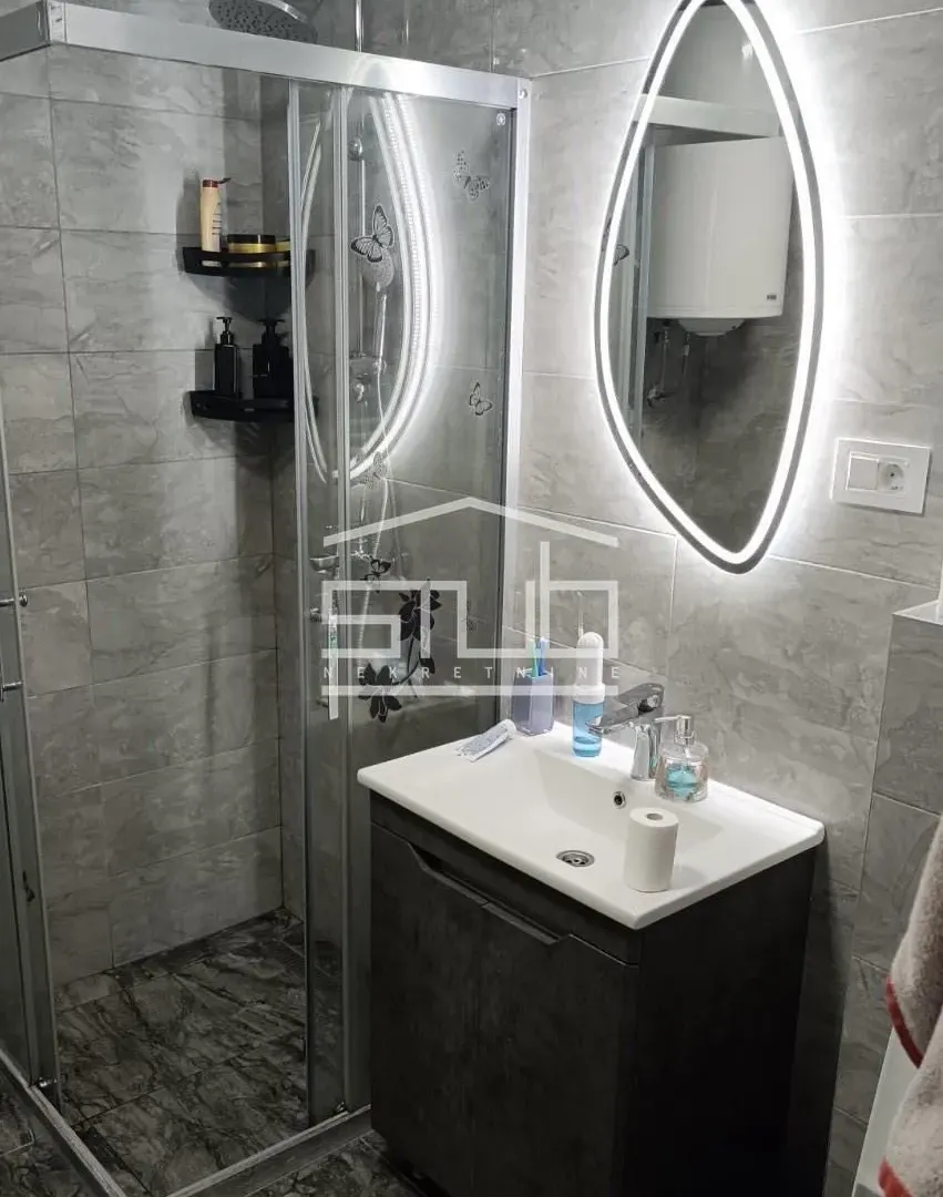 Prodaja, trosoban stan, 76m², Centar, Pančevo