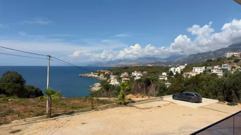 Pogled na more i okolno naselje sa terase. - image 8