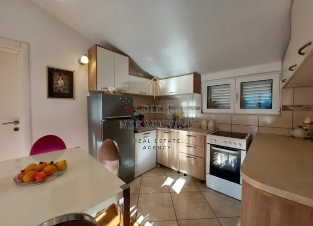 Prodaja, dvosoban stan, 62m², Dobrota, Kotor