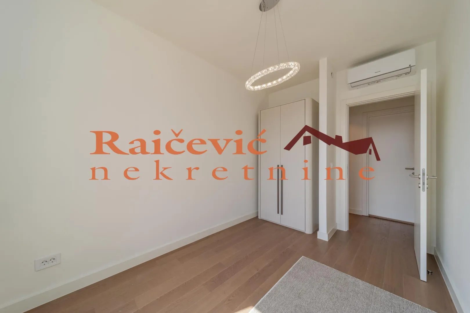 Izdavanje, trosoban stan, 76m², Savski Venac, Beograd