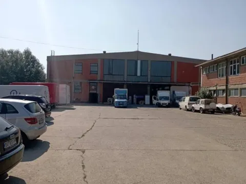 Rent, office space, 3700m², Trošarina, Voždovac Sve Podlokacije - image 2