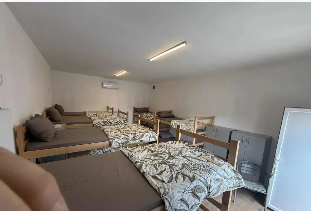 Izdavanje, kuća, 320m², Dobanovci, Surčin