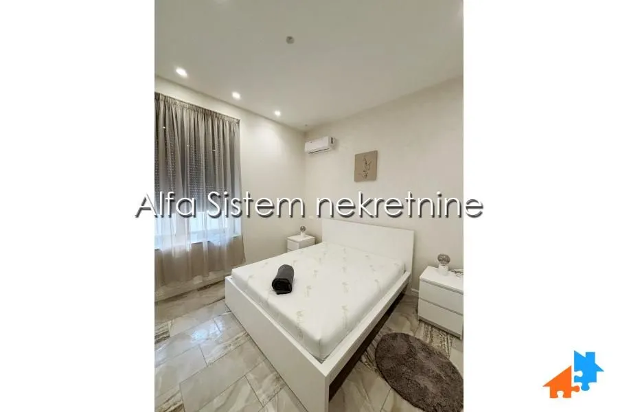 Izdavanje, stan, 200m², Senjak, Beograd