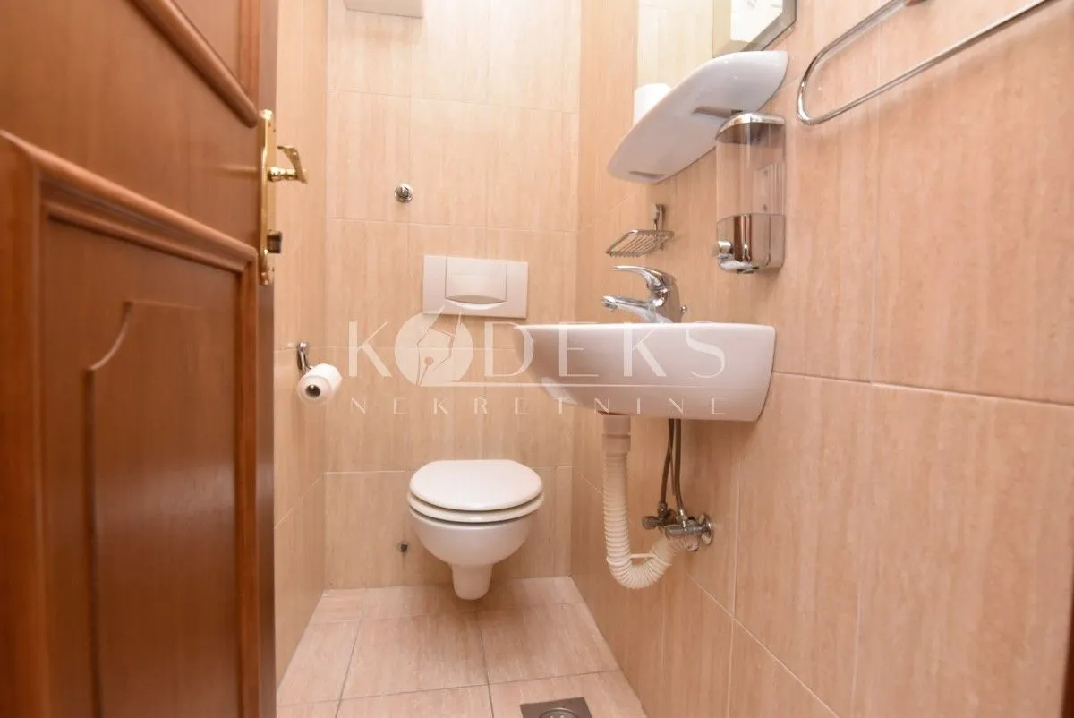 Izdavanje, dvosoban stan, 75m², Stara Varoš, Podgorica