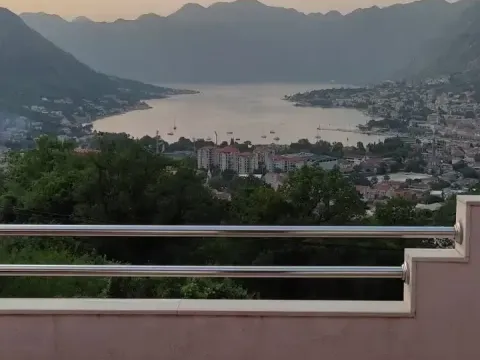 Prodaja, kuća, 280m², Kotor, Crna Gora