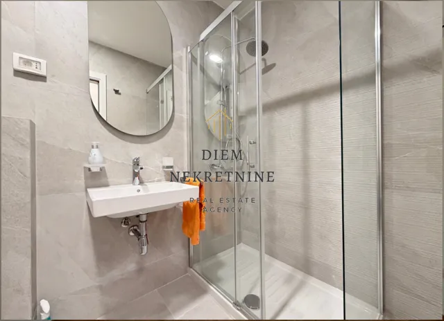 Izdavanje, jednosoban stan, 49m², Central Point, Podgorica