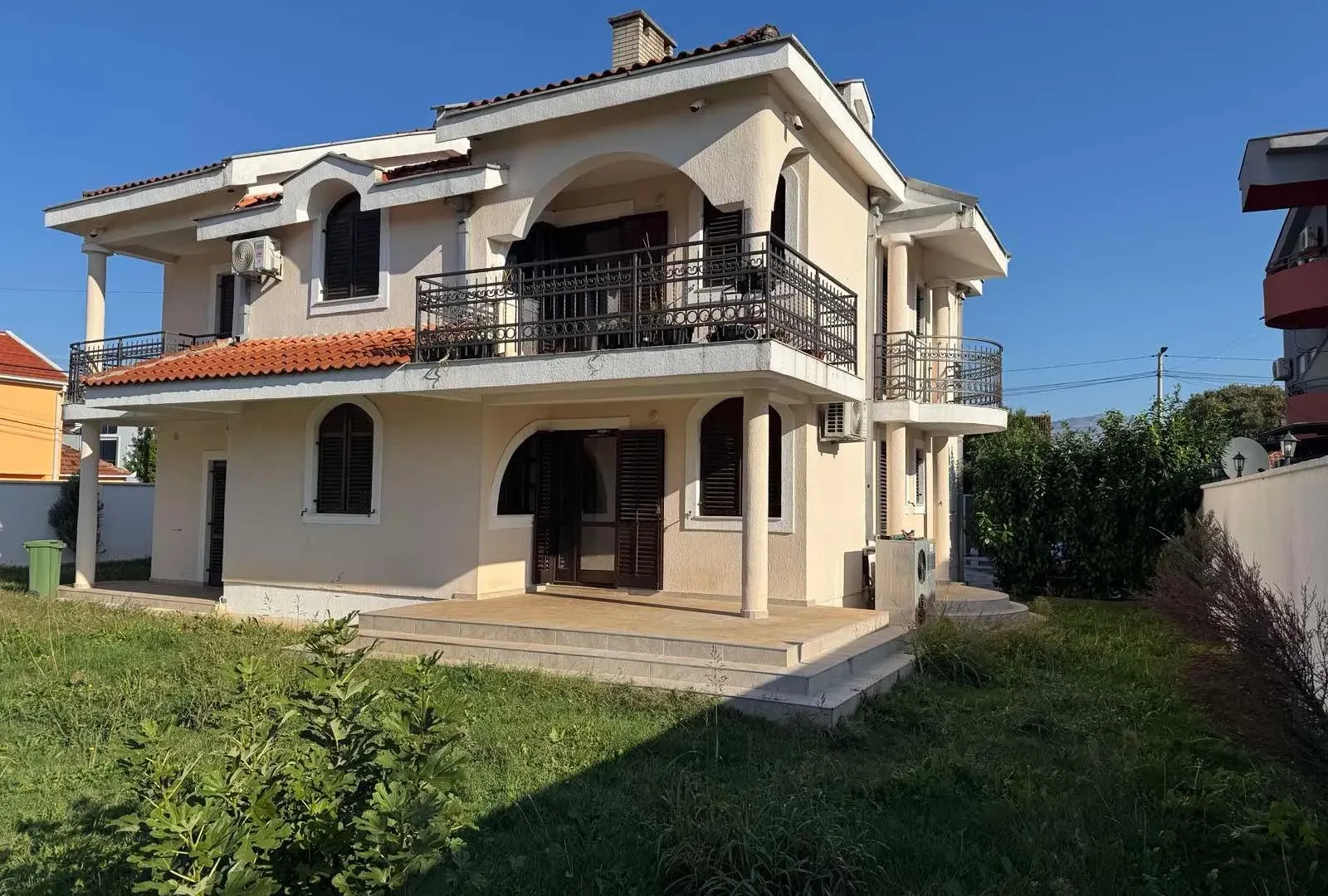 Prodaja, kuća, 340m², Tološi, Podgorica