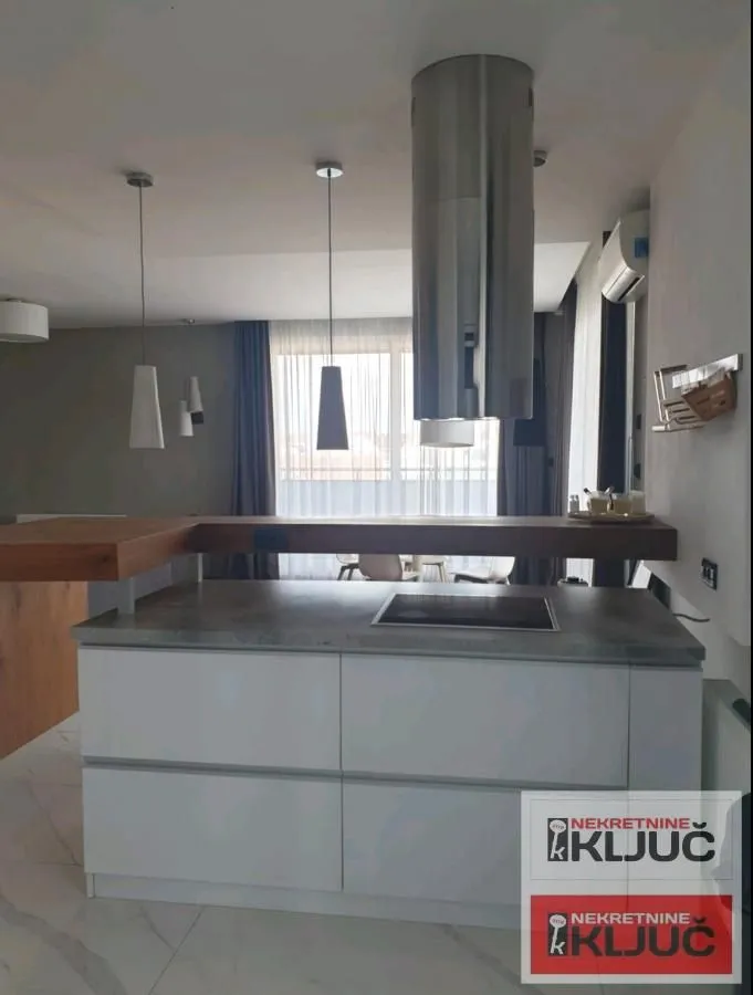 Prodaja, trosoban stan, 134m², Sajmište, Novi Sad