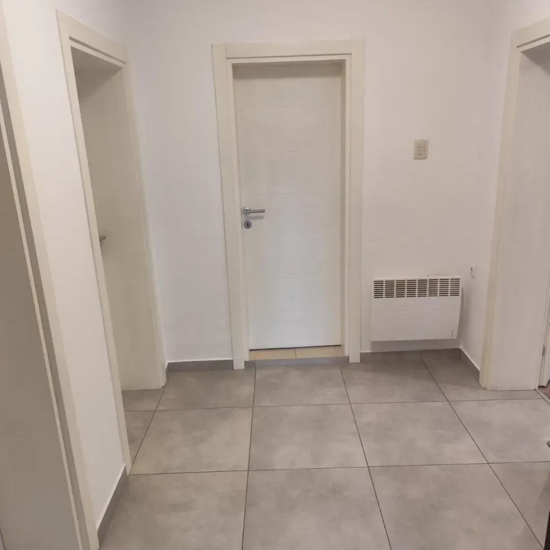 Izdavanje, dvosoban stan, 90m², Gorica C, Podgorica