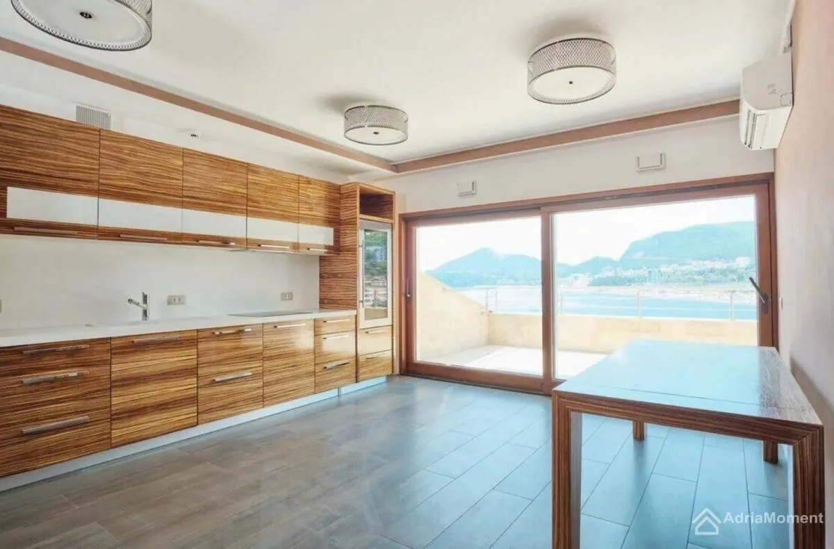 Prodaja, četvorosoban stan, 350m², Rafailovići, Budva