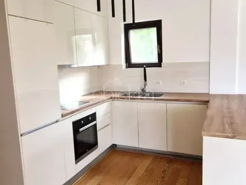 Izdavanje, stan, 110m², Tivat, Crna Gora - image 2