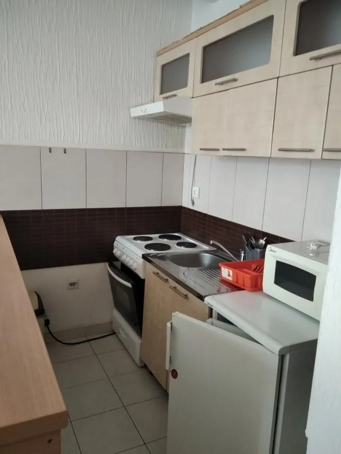 Izdavanje, garsonjera, 26m², Socijalno, Novi Sad Sve Podlokacije