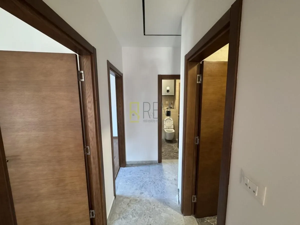 Izdavanje, trosoban stan, 82m², Vezirov Most, Podgorica