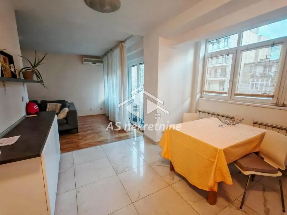 Rent, three bedroom apartment, 73m², Kalenić Pijaca, Vračar Sve Podlokacije