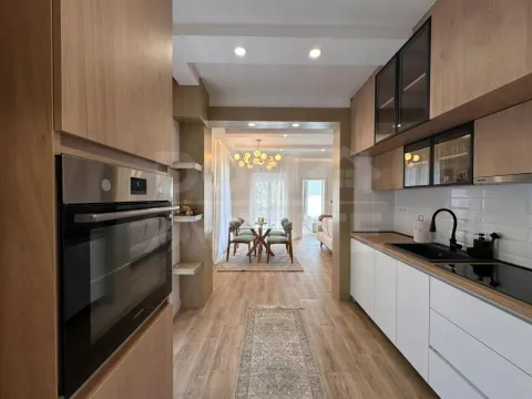 Izdavanje, četvorosoban stan, 104m², Zelenika, Herceg Novi - image 2