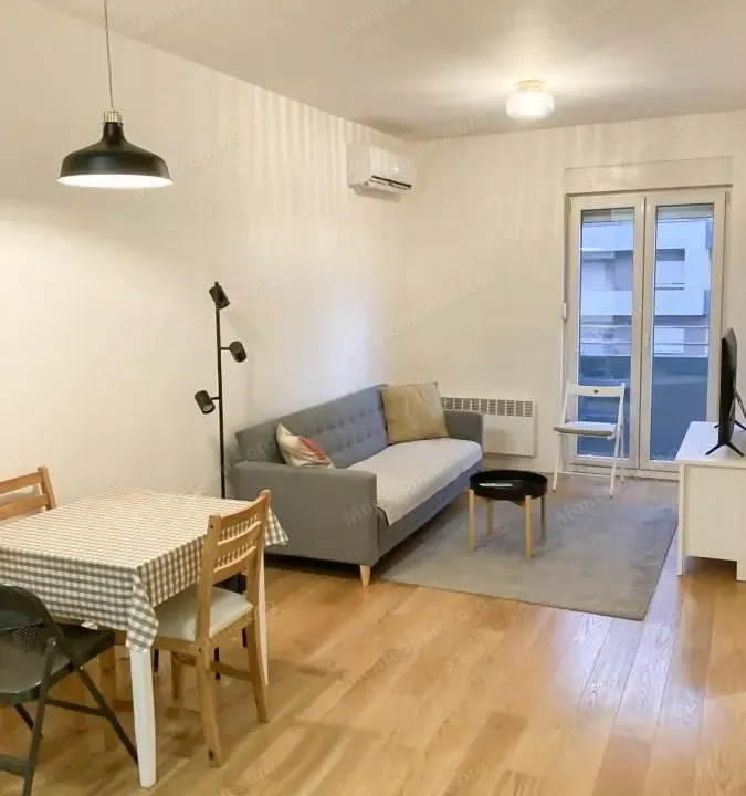 Prodaja, jednosoban stan, 40m², Central Point, Podgorica