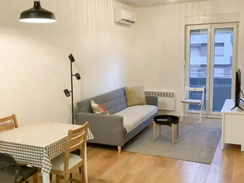 Prodaja, jednosoban stan, 40m², Central Point, Podgorica - image 1