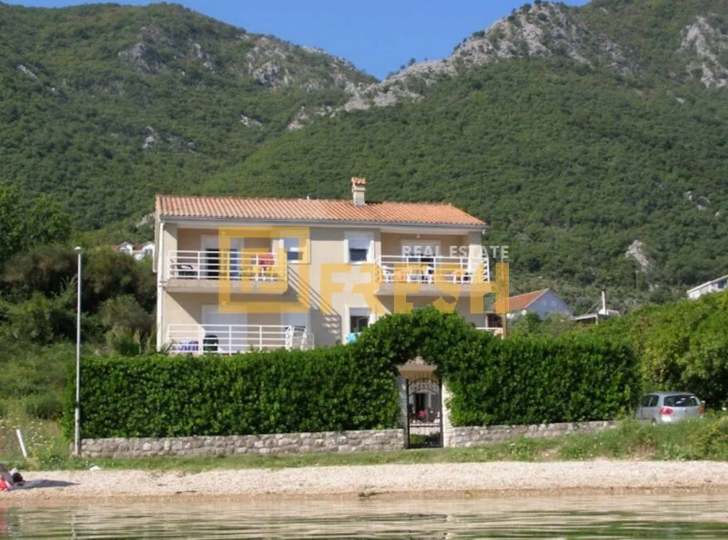 Sale, house, 306m², Kotor, Crna Gora