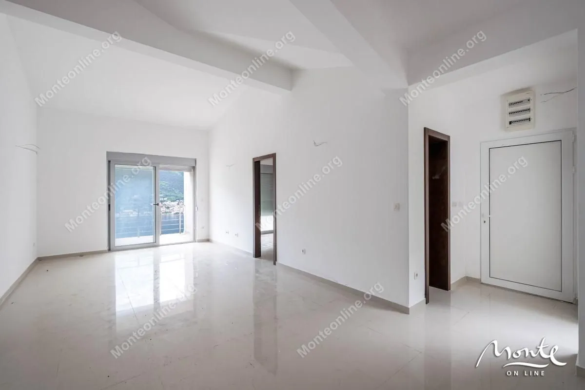 Prodaja, trosoban stan, 103m², Dobrota, Kotor