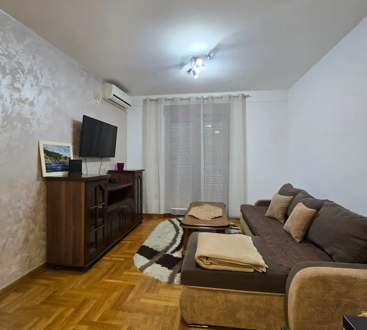 Izdavanje, jednosoban stan, 42m², Stari Aerodrom, Podgorica