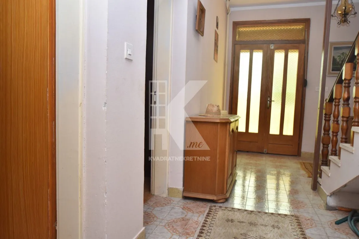 Sale, house, 240m², Dahna, Podgorica