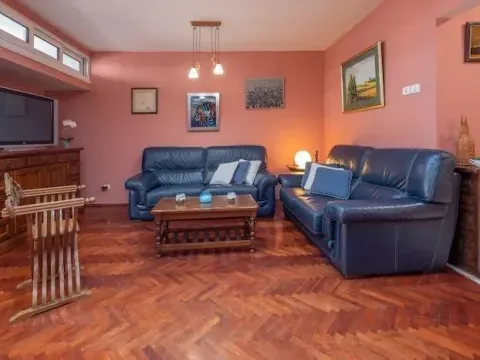 Rent, two bedroom apartment, 100m², Budva, Crna Gora - image 14